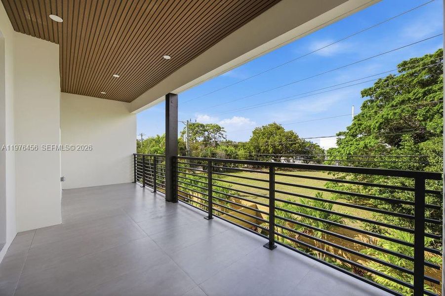 Exterior details and patio area of a home in , Fort Lauderdale (Image 27).