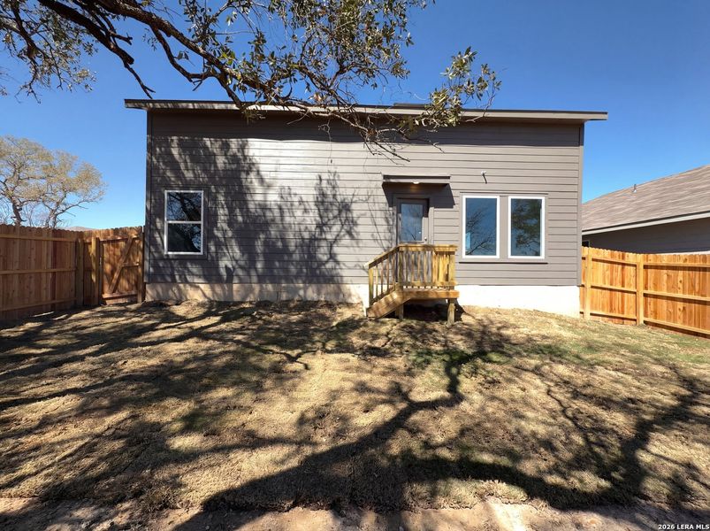 Exterior details and patio area of a home in Hunters Ranch, San Antonio (Image 3).