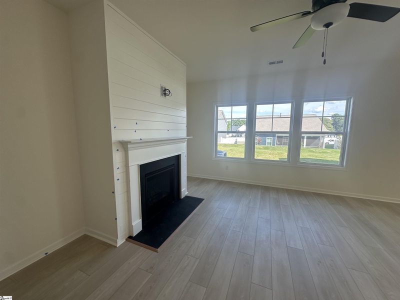 Spacious, unfurnished interior of a new home in Shiloh Trail, Wellford (Image 19).