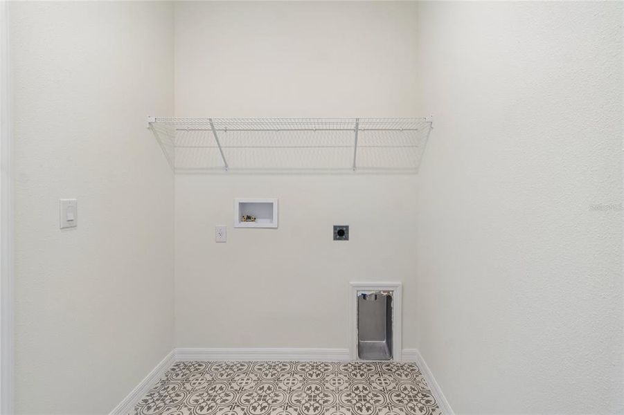 Spacious, unfurnished interior of a new home in Eastlyn, Bradenton (Image 19).