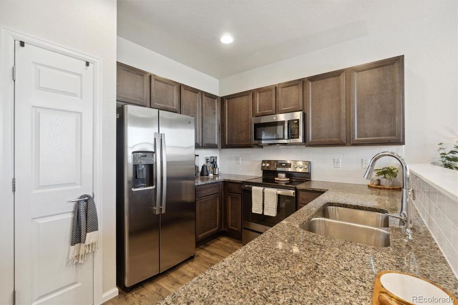 Kitchen showing Granite countertops