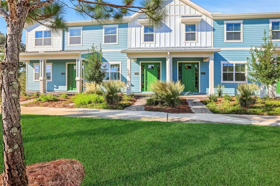 Exterior details and patio area of a home in , St. Cloud (Image 19).