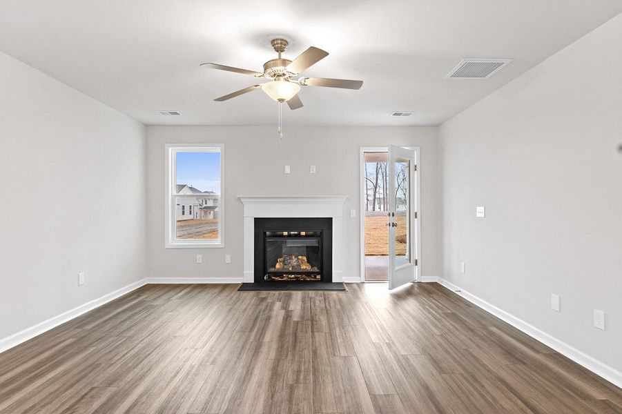 Spacious, unfurnished interior of a new home in Six Oaks, Summerville (Image 35).