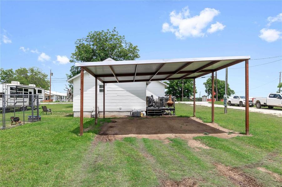 Exterior details and patio area of a home in , Blanket (Image 21).