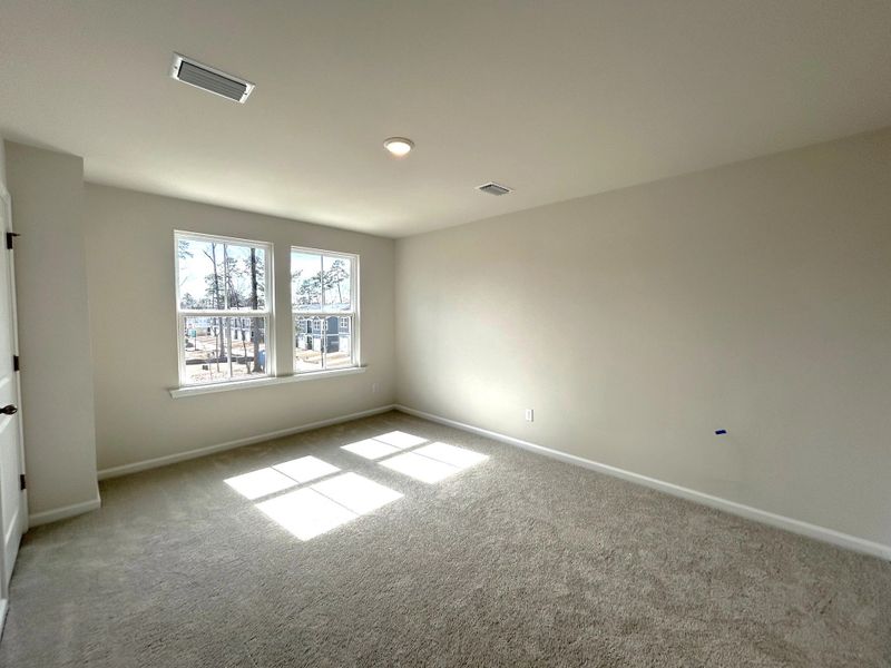 Spacious, unfurnished interior of a new home in Windward Village, Summerville (Image 10).