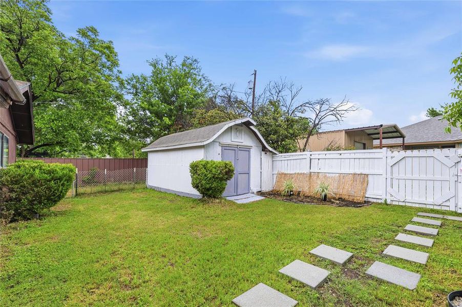Exterior details and patio area of a home in , Brownwood (Image 20).