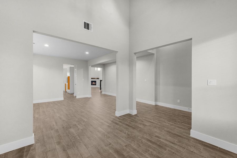 Spacious, unfurnished interior of a new home in Briarwood Crossing, Rosenberg (Image 22).