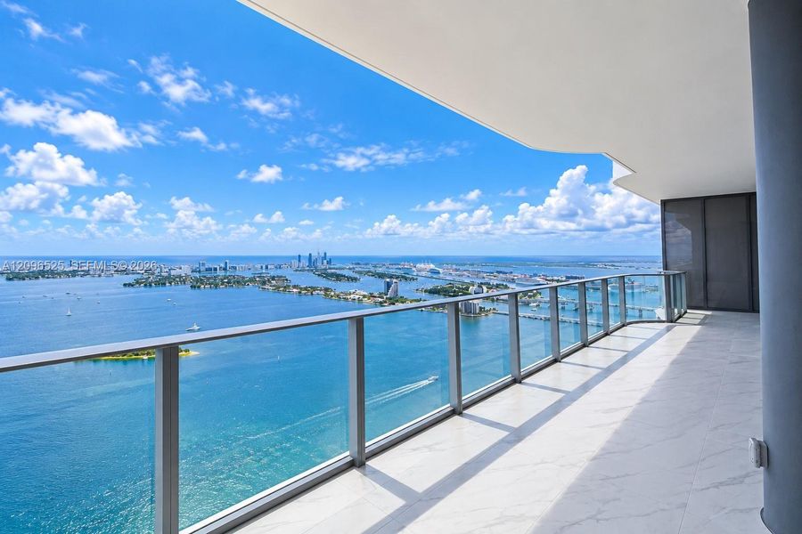 Condo located in Miami, FL showcasing its design and architecture (Image 3).