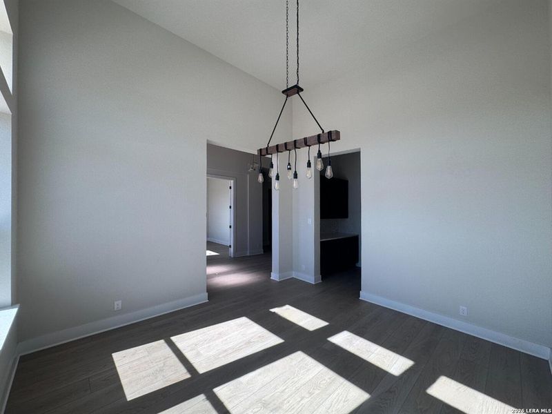 Spacious, unfurnished interior of a new home in Waldsanger, New Braunfels (Image 19).