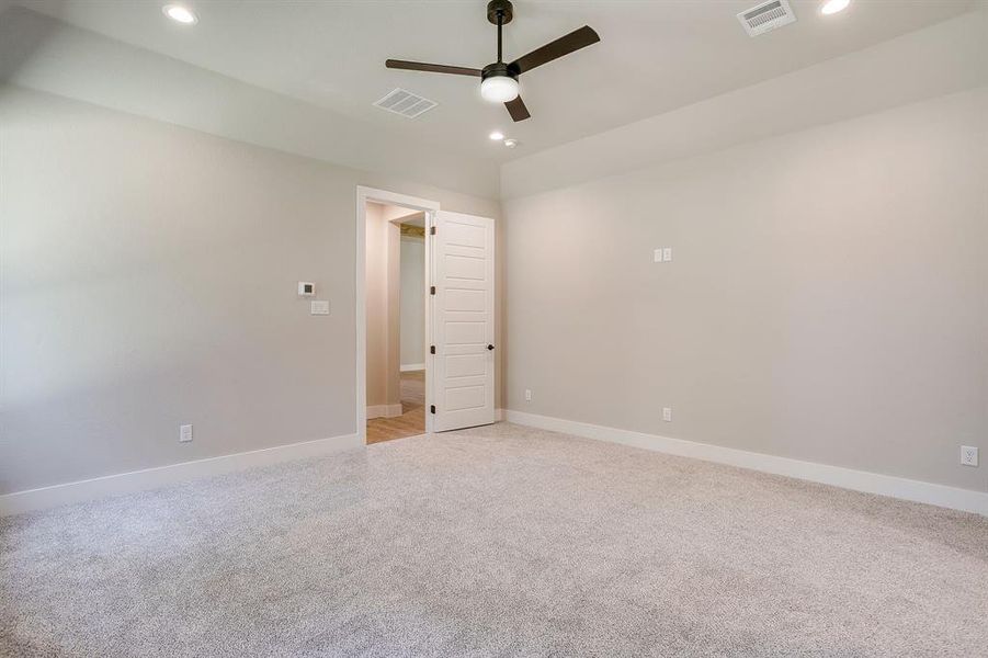 Spacious, unfurnished interior of a new home in Escondido Ranches, Poolville (Image 29). Spacious, unfurnished interior of a new home in Escondido Ranches, Poolville (Image 29).