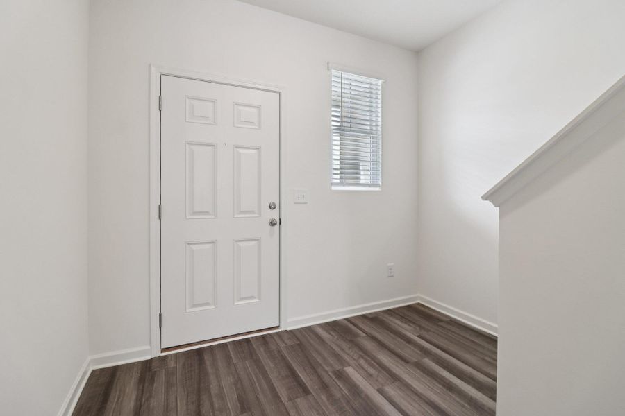 Spacious, unfurnished interior of a new home in Halstead, Moncks Corner (Image 13).