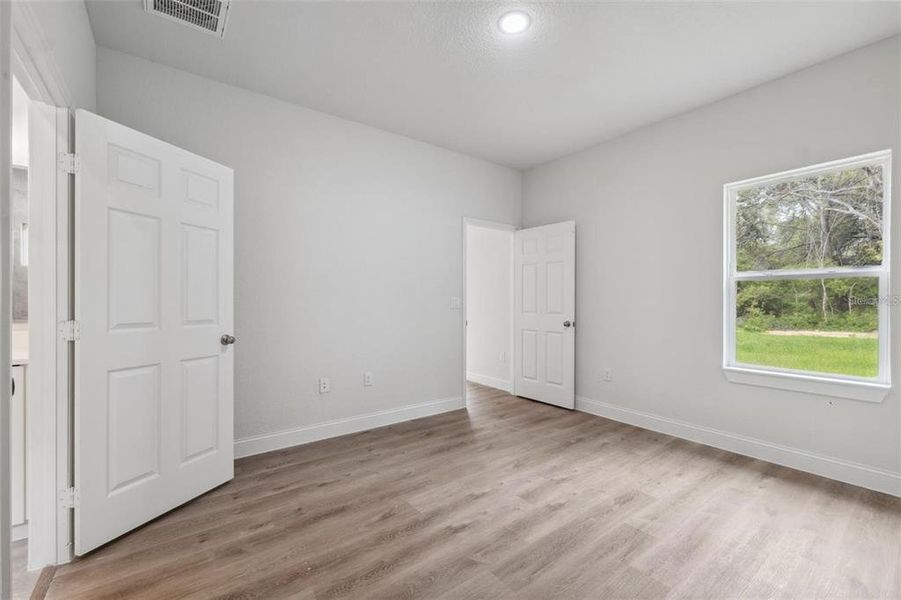 Spacious, unfurnished interior of a new home in , Dunnellon (Image 21).