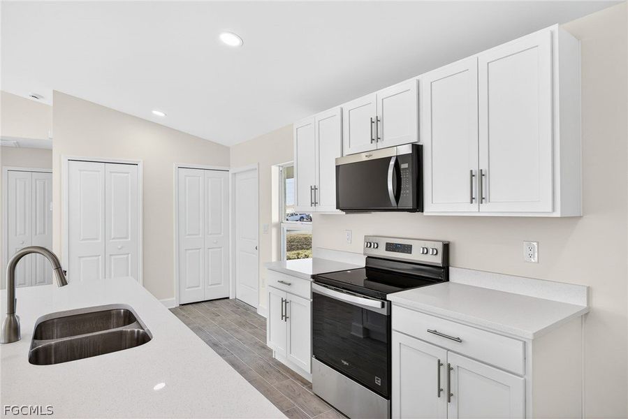 Furnished interior view inside a new home in Cape Coral, Cape Coral (Image 4).