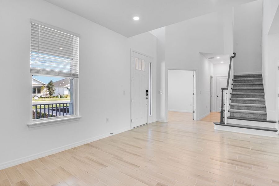Spacious, unfurnished interior of a new home in Ardisia Park, New Smyrna Beach (Image 25).