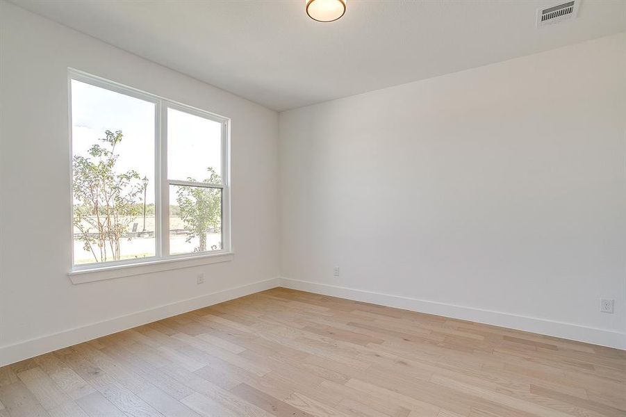 Spacious, unfurnished interior of a new home in Pecan Grove, Burleson (Image 31).