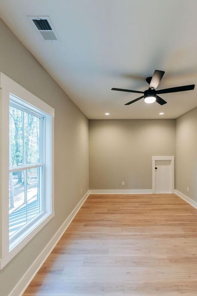 Spacious, unfurnished interior of a new home in , Walterboro (Image 29).