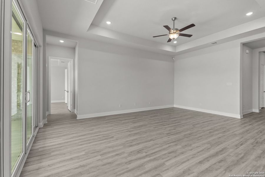 Spacious, unfurnished interior of a new home in Stillwater Ranch 45', San Antonio (Image 24).