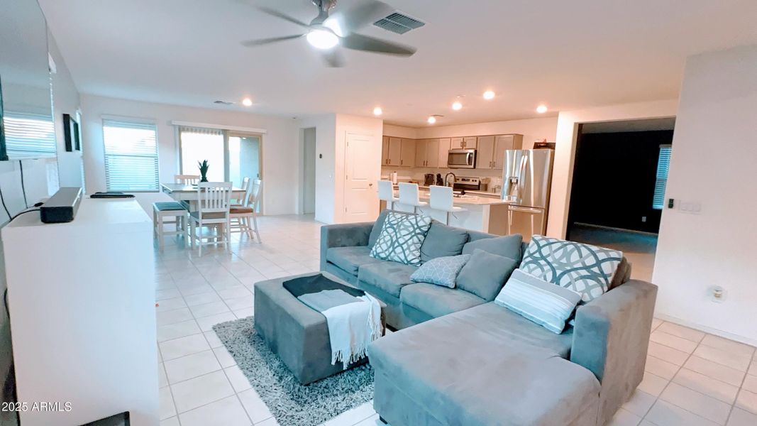 Living rm kitchen view pic 3