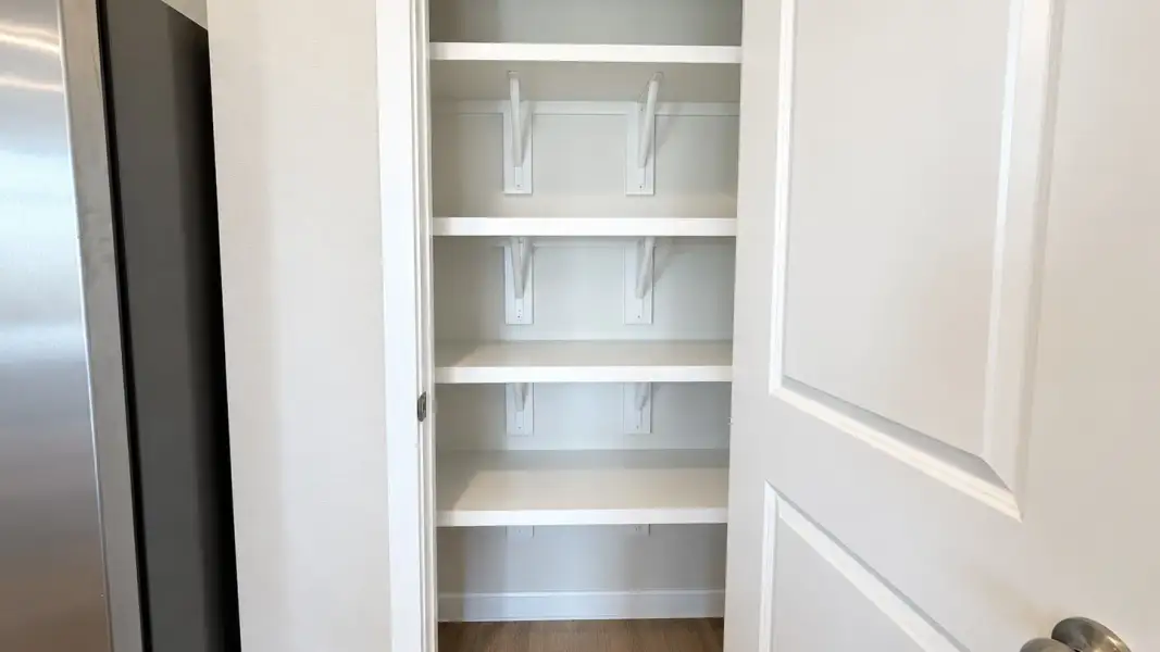 Representative interior finishes for a home built from the Atlanta by D.R. Horton in Flagstop Crossing, Odem (Image 11).