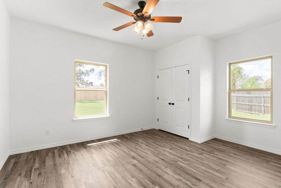 Spacious, unfurnished interior of a new home in , Lampasas (Image 13).