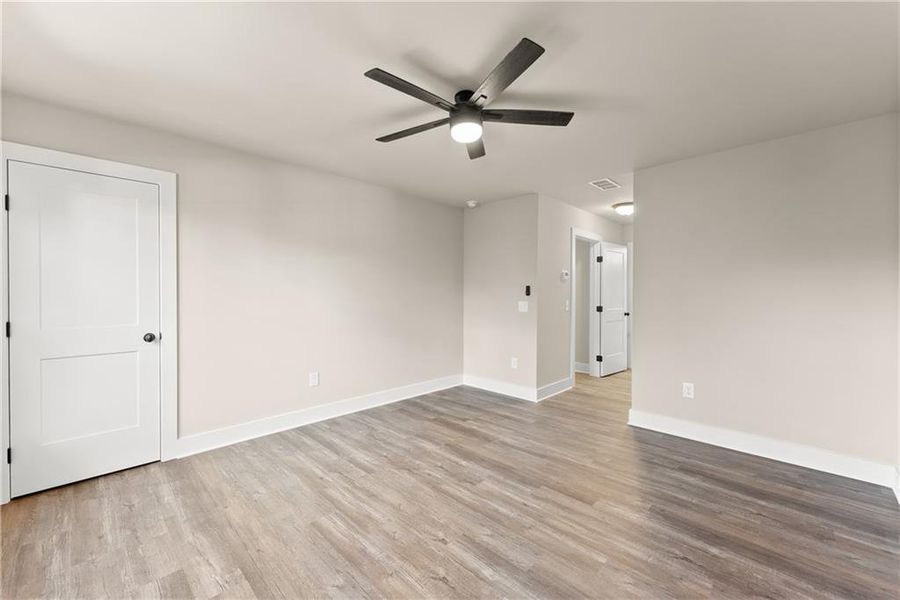 Spacious, unfurnished interior of a new home in , Gainesville (Image 28).