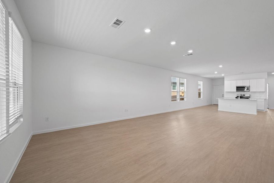 Spacious, unfurnished interior of a new home in Crosby Farms, Crosby (Image 18).