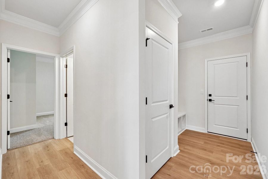 Spacious, unfurnished interior of a new home in Sylvan Creek, Denver (Image 40).