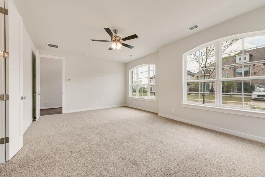Spacious, unfurnished interior of a new home in Edgewater, Fate (Image 22).
