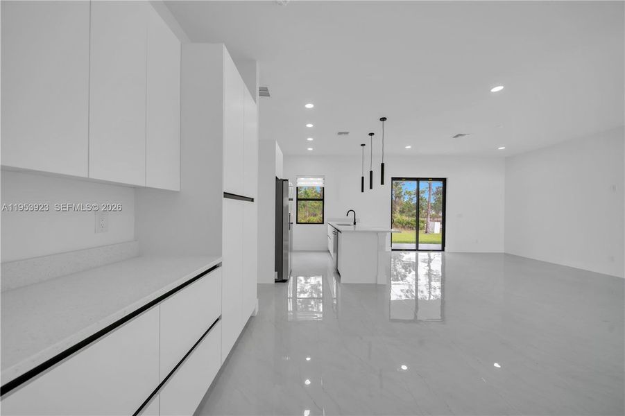 Spacious, unfurnished interior of a new home in , Lehigh Acres (Image 37).