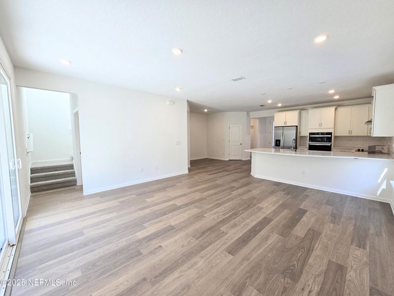 Spacious, unfurnished interior of a new home in Hyland Trail, Green Cove Springs (Image 64).