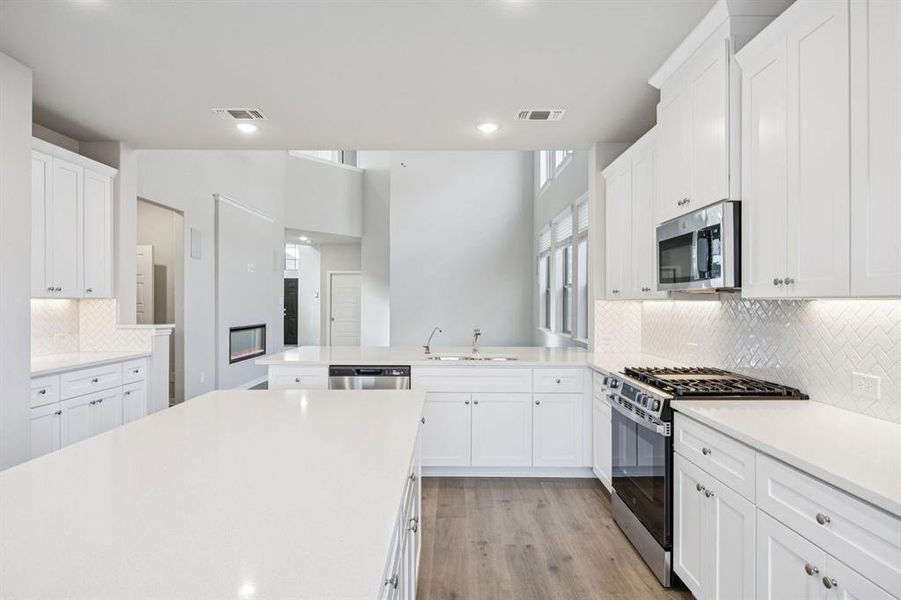 3909 Crystal Cove - Kitchen