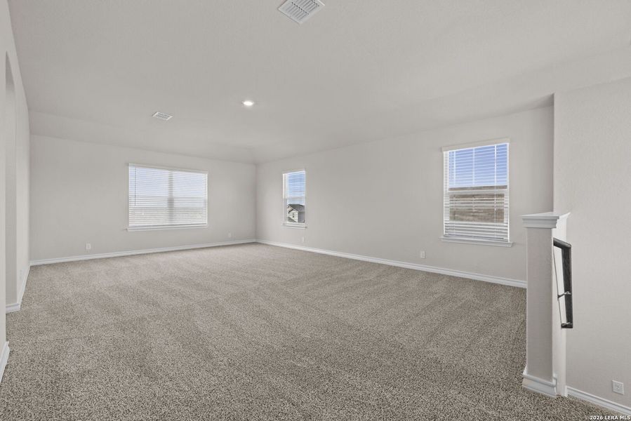 Spacious, unfurnished interior of a new home in Stonehill, San Antonio (Image 26).