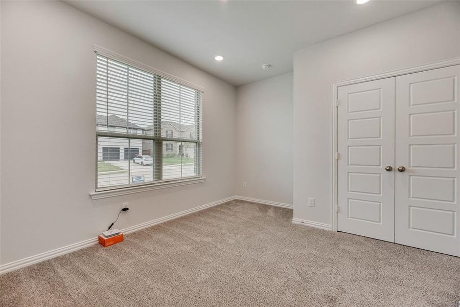 Spacious, unfurnished interior of a new home in Villages of Hurricane Creek, Anna (Image 31).