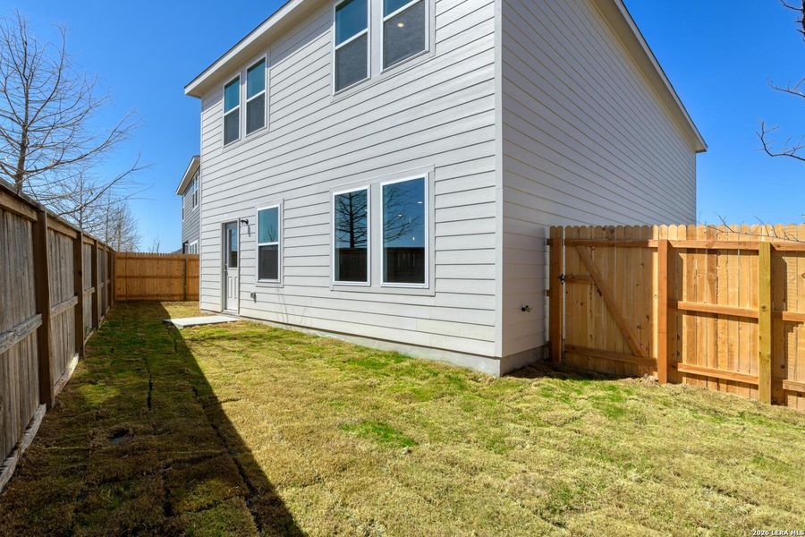 Exterior details and patio area of a home in Hennersby Hollow, San Antonio (Image 3).
