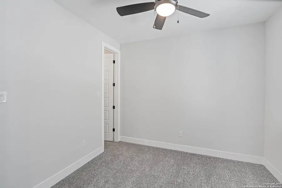 Spacious, unfurnished interior of a new home in Potranco West, Castroville (Image 15).