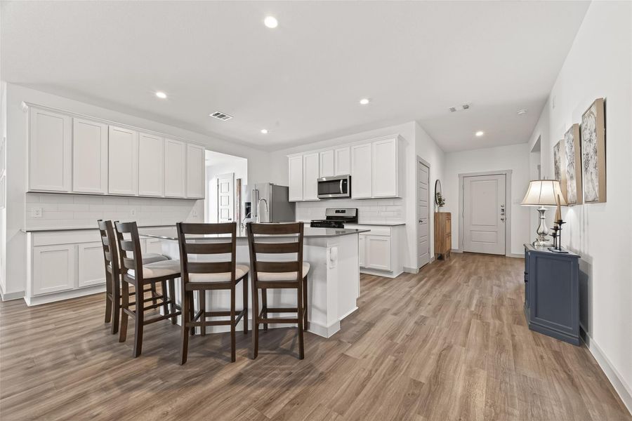 Breakfast bar with ample room for barstools, open concept floorplan, perfect for entertaining. Breakfast bar with ample room for barstools, open concept floorplan, perfect for entertaining.