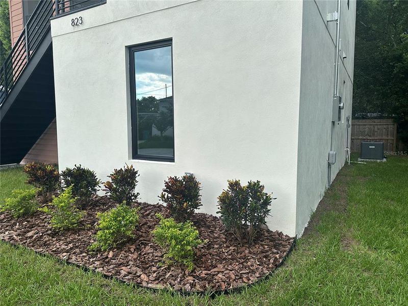 Exterior details and patio area of a home in , Orlando (Image 48).