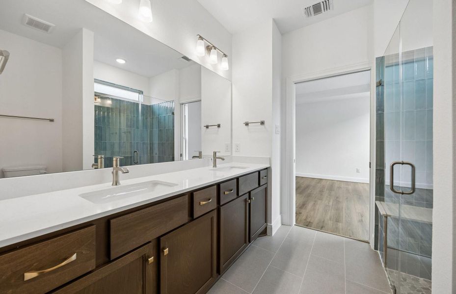 Furnished interior view inside a new home in Del Webb in Chambers Creek, Willis (Image 10). Furnished interior view inside a new home in Del Webb in Chambers Creek, Willis (Image 10).