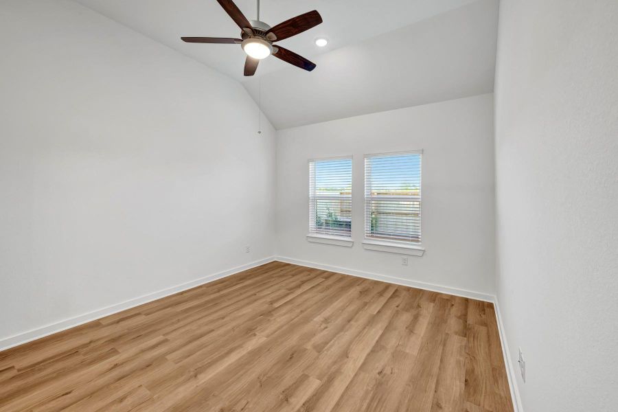 Spacious, unfurnished interior of a new home in Ambrose, La Marque (Image 29).