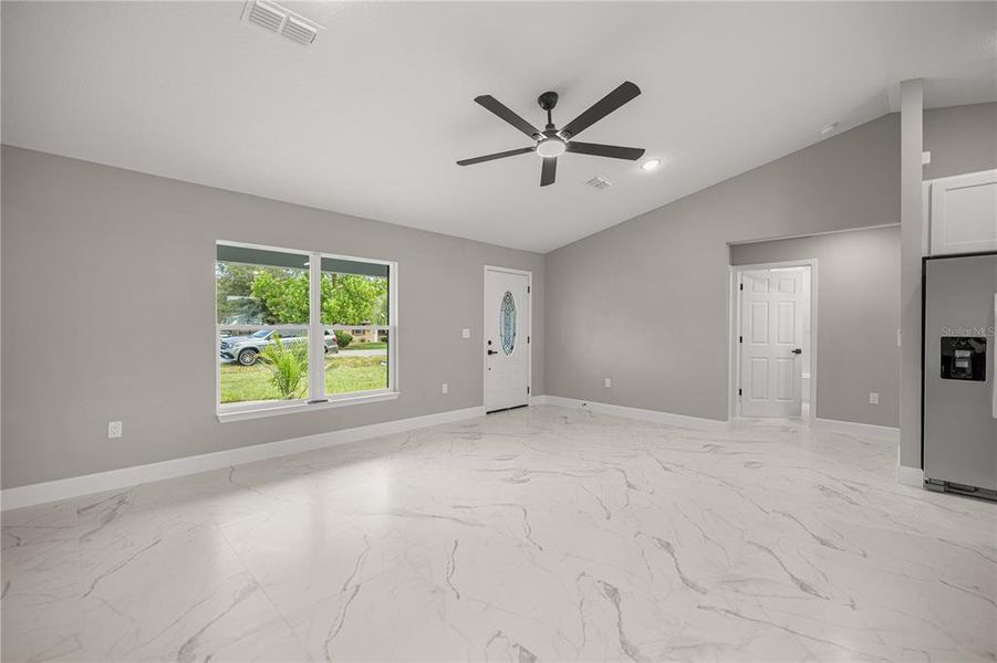 Spacious, unfurnished interior of a new home in , Ocala (Image 21).