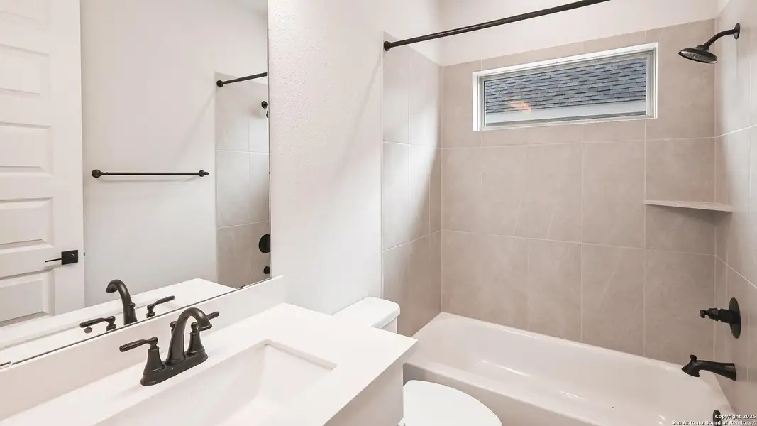 Furnished interior view inside a new home in Legacy At Lake Dunlap 50', New Braunfels (Image 8). Furnished interior view inside a new home in Legacy At Lake Dunlap 50', New Braunfels (Image 8).