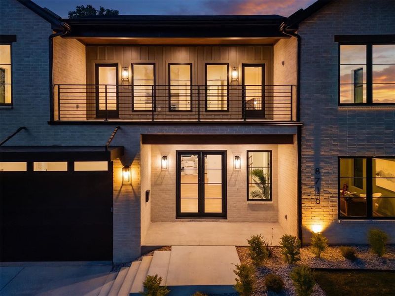 Exterior details and patio area of a home in , Dallas (Image 4).