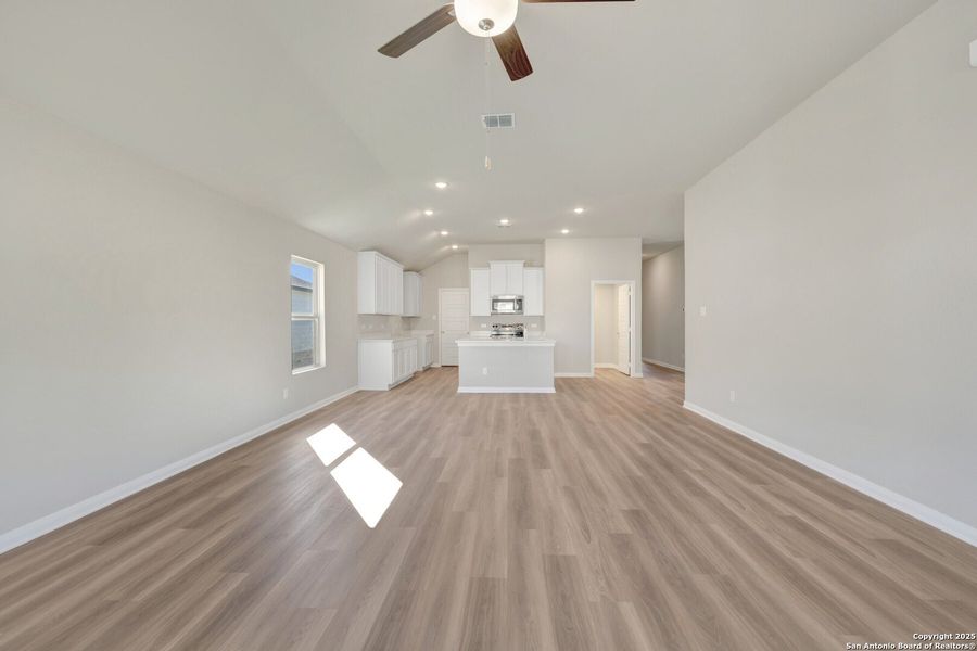 Spacious, unfurnished interior of a new home in Greenspoint Heights, Seguin (Image 17).