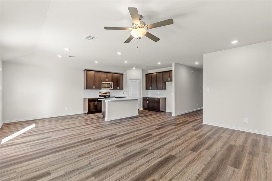 Spacious, unfurnished interior of a new home in Stratton Place, Greenville (Image 15).