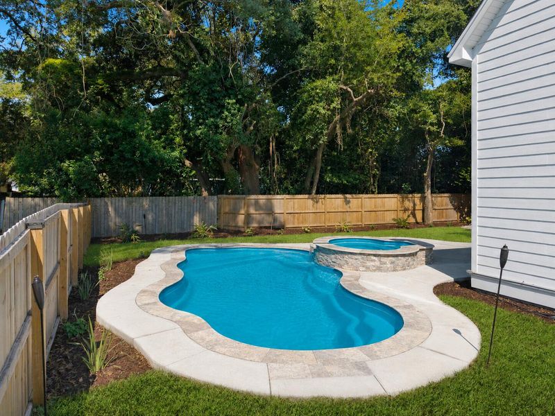 Exterior details and patio area of a home in , James Island (Image 4).