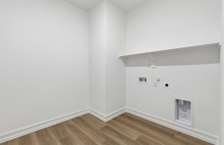 Spacious, unfurnished interior of a new home in Wellington, Fort Worth (Image 24).