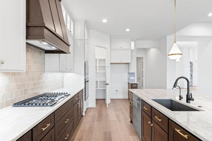 Pot and Pan Drawers, Gas Cooktop, and Walk-in Pantry Too!