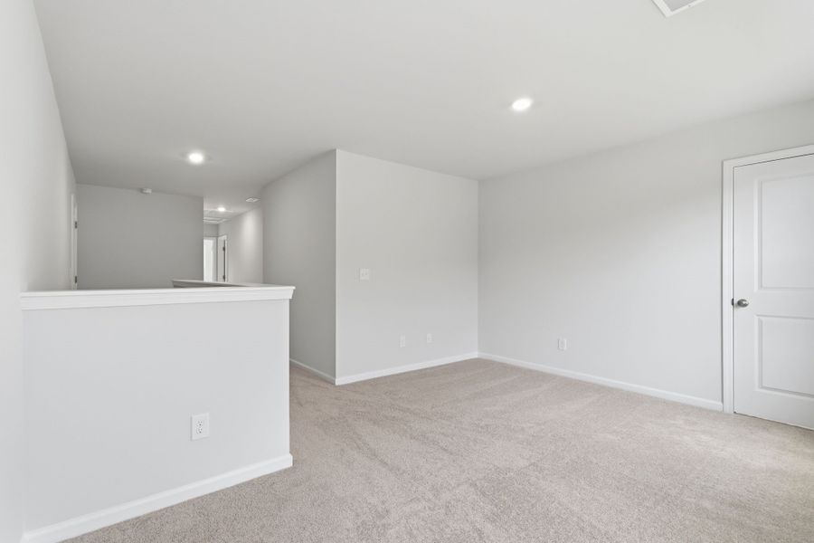 Spacious, unfurnished interior of a new home in Piper Creek, Newton (Image 33).