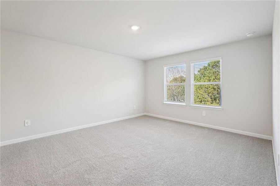 Spacious, unfurnished interior of a new home in Ivey Township, Dallas (Image 24).