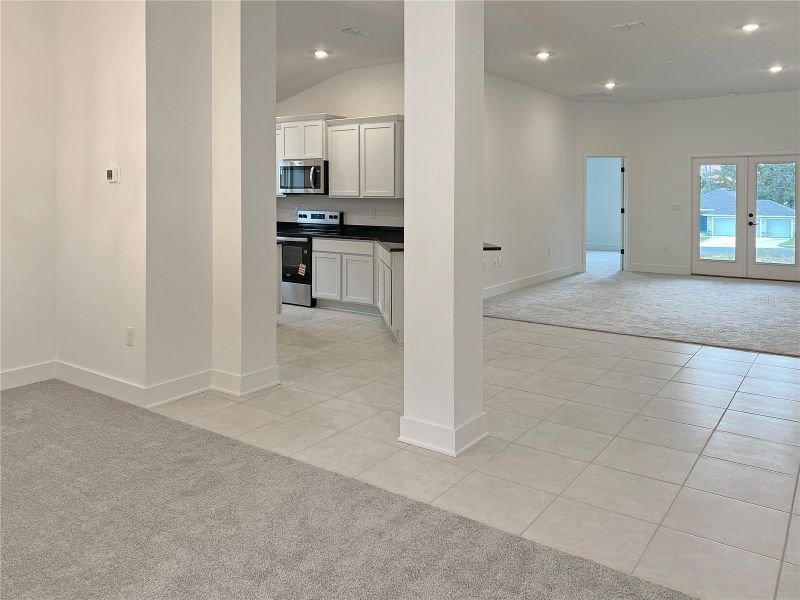 Spacious, unfurnished interior of a new home in Arbor Park, Leesburg (Image 8).